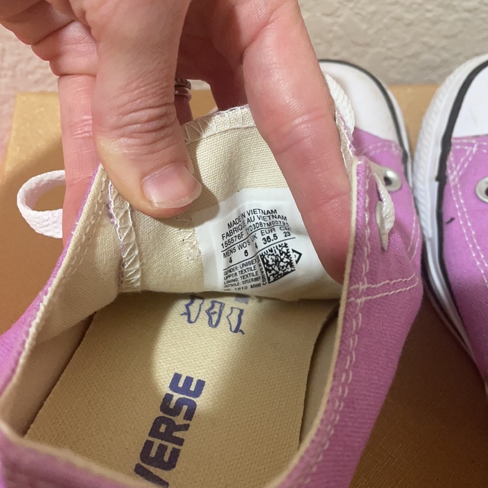 Converse lilac all star tennis shoes men 4 women’s size 6, more of a 7. Like new - Picture 5 of 5